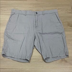 Old Navy Men's Flat Front Shorts in Light Gray